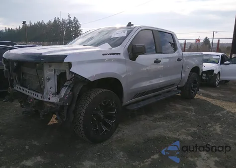 2020 Chevrolet Silverado 1500 Custom z USA, uszkodzony, nr VIN 1GCUYBEF0LZ249658
